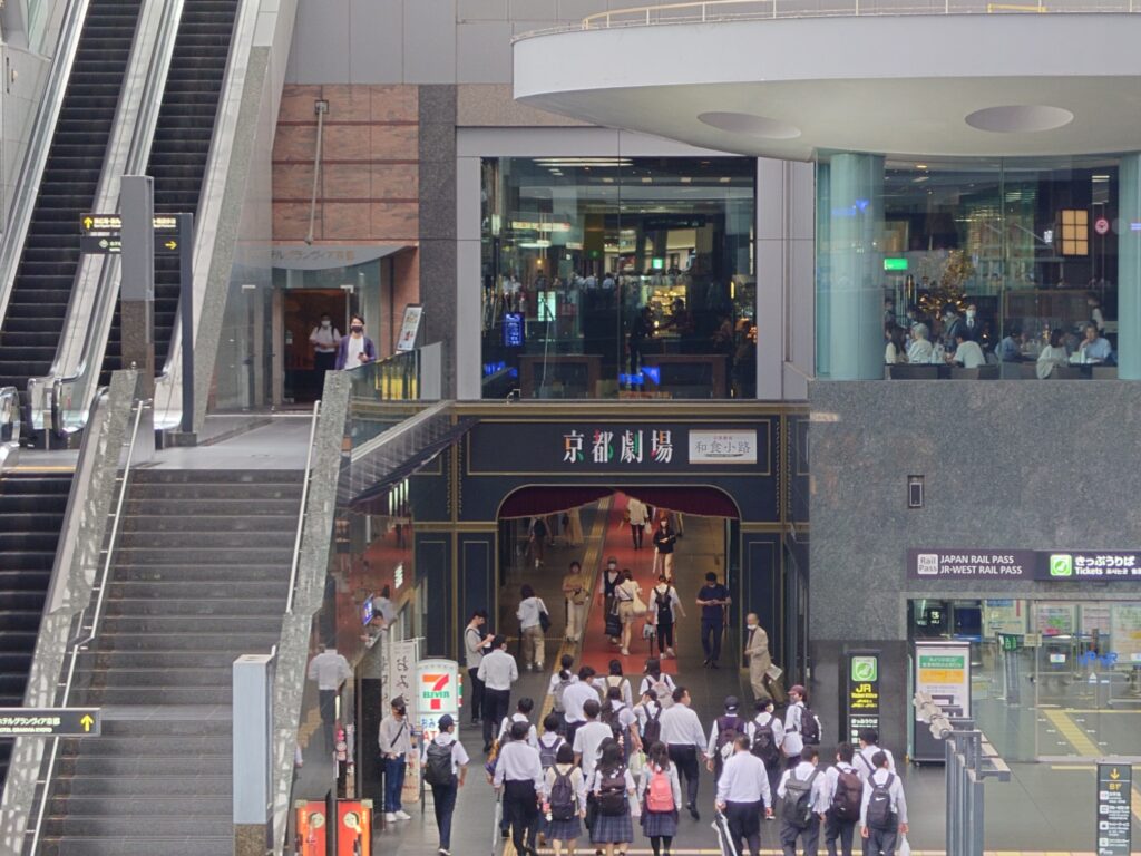 Xperia 1 Ⅳ 京都駅（125mm （望遠））